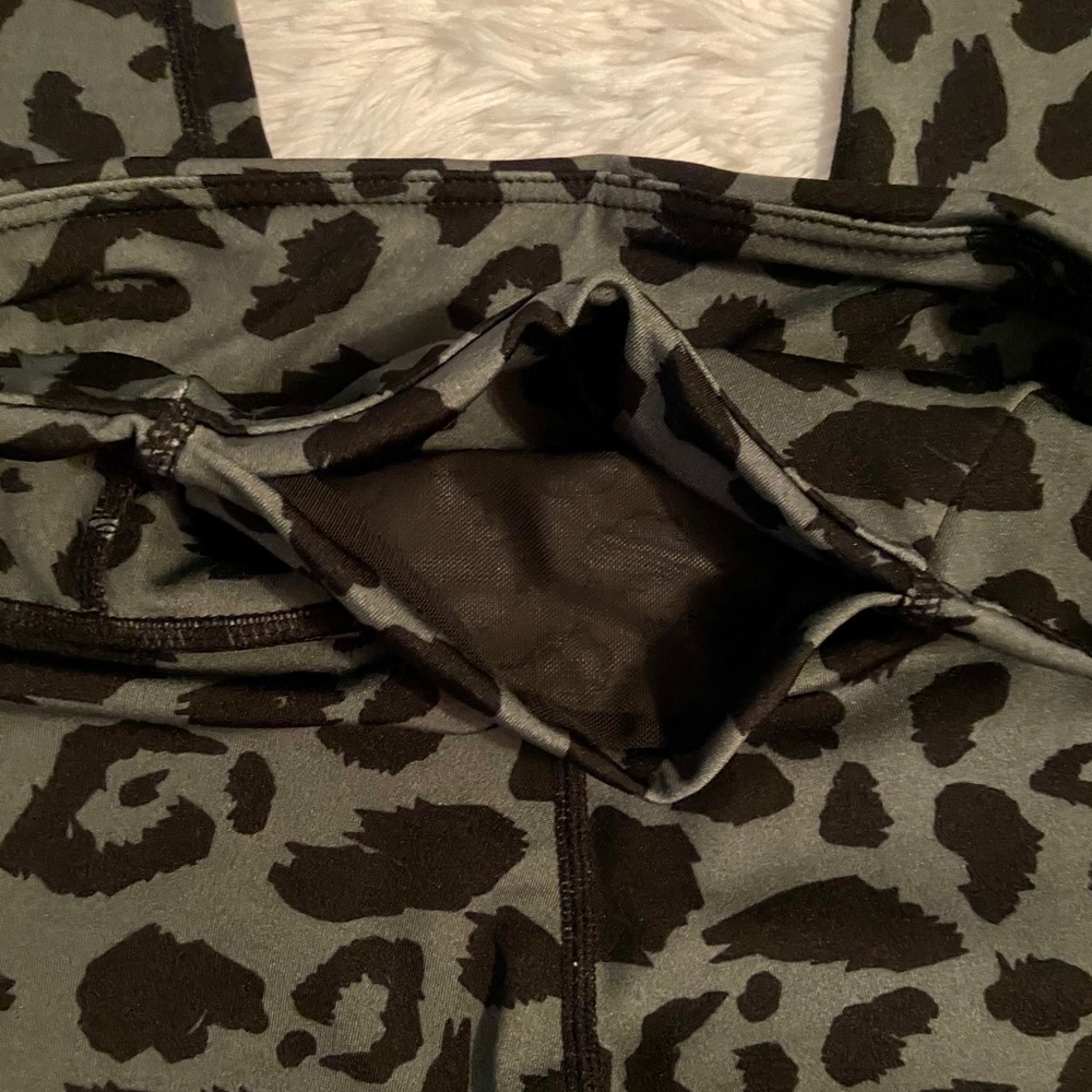 KIMBERLY Leopard Print Leggings - Picture 8 of 8